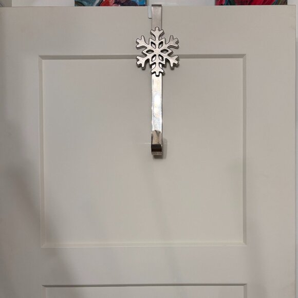 Silver Snowflake Wreath Hanger Festive Door Decor - Picture 4 of 10